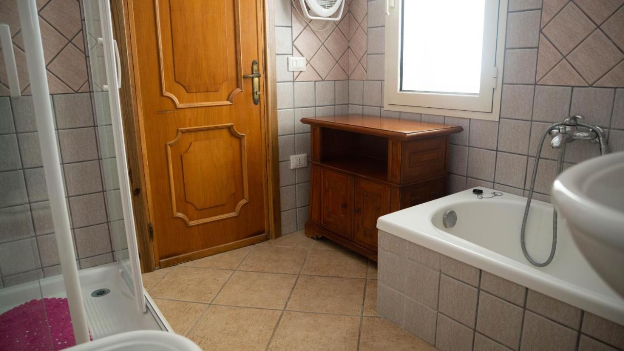 Appartamenti Melograno E Fico Loculi Buitenkant foto
